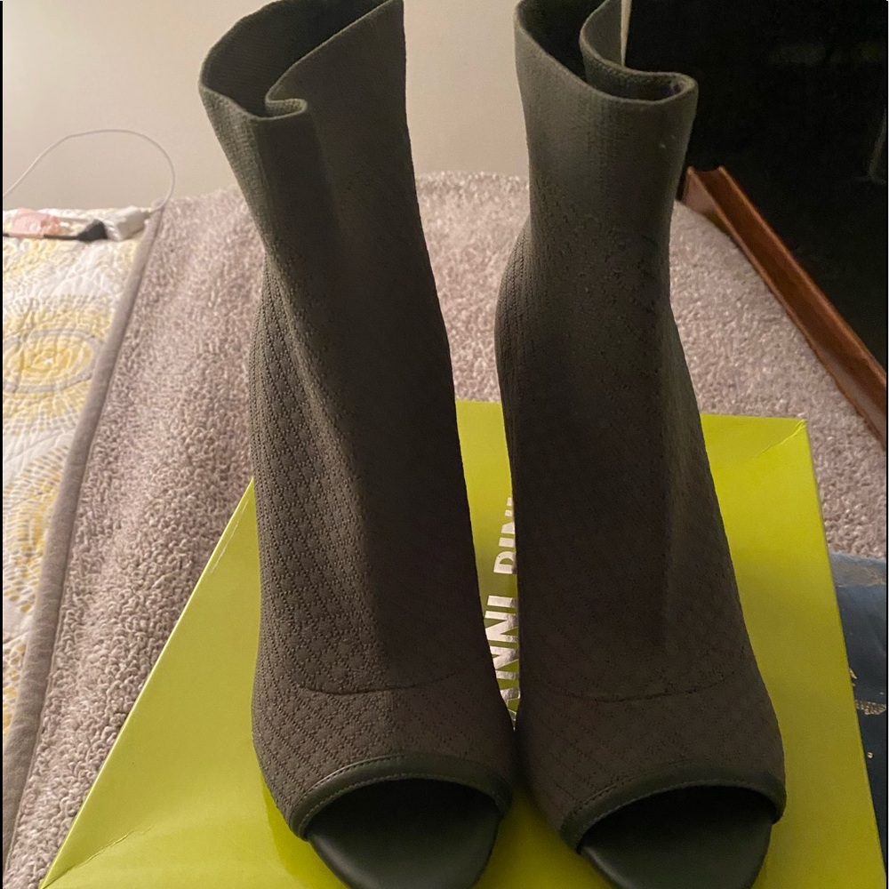 Shoe boots